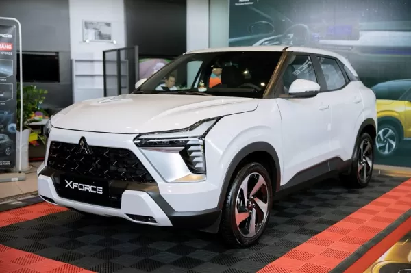 Dịch vụ thay kính chắn gió xe Mitsubishi Xforce